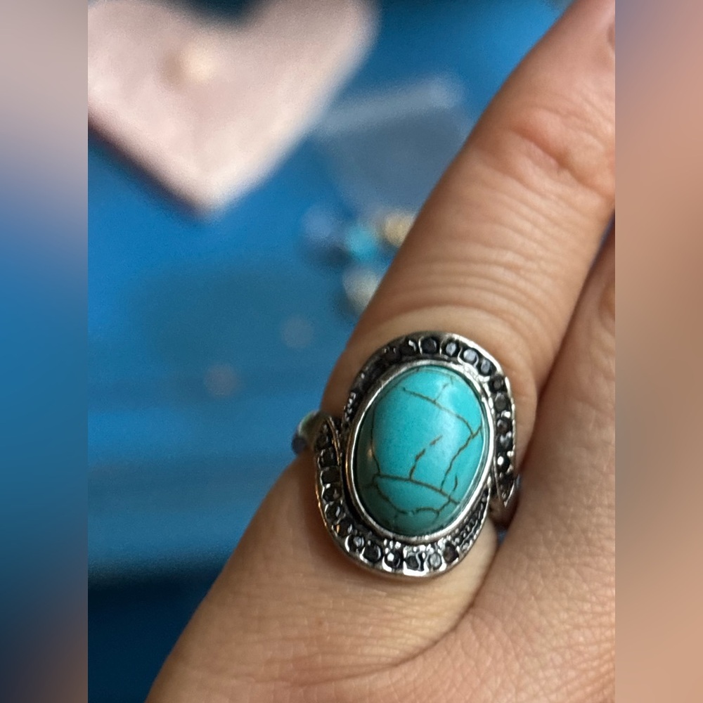 VINTAGE & Turquoise Inspired Magnesite Ring w/ Marcasites Silver Tone Size 6